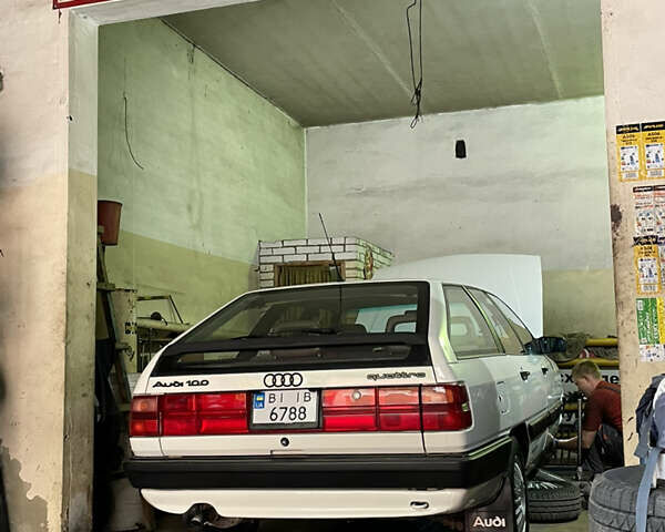 Белый Ауди 100, объемом двигателя 1.8 л и пробегом 390 тыс. км за 3800 $, фото 11 на Automoto.ua
