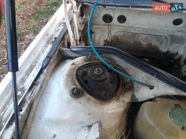 Белый Ауди 100, объемом двигателя 1.8 л и пробегом 375 тыс. км за 2200 $, фото 18 на Automoto.ua