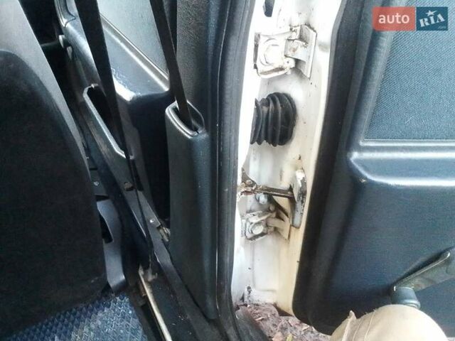 Белый Ауди 100, объемом двигателя 1.8 л и пробегом 375 тыс. км за 2200 $, фото 8 на Automoto.ua