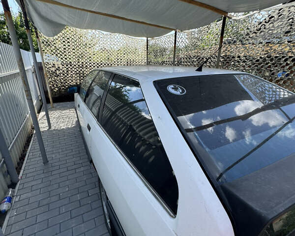 Белый Ауди 100, объемом двигателя 2 л и пробегом 468 тыс. км за 1800 $, фото 1 на Automoto.ua