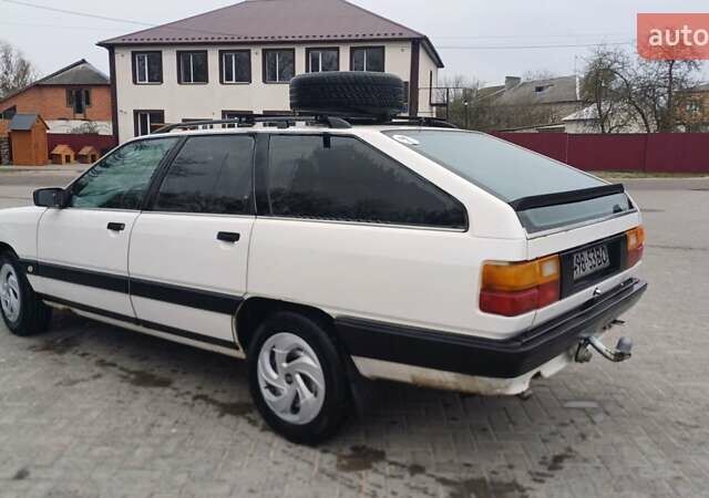 Белый Ауди 100, объемом двигателя 2 л и пробегом 300 тыс. км за 2500 $, фото 3 на Automoto.ua
