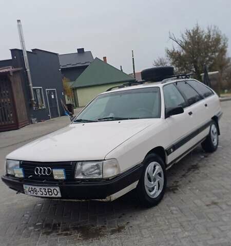 Белый Ауди 100, объемом двигателя 2 л и пробегом 300 тыс. км за 2500 $, фото 1 на Automoto.ua