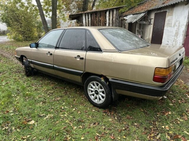 Бежевый Ауди 100, объемом двигателя 2 л и пробегом 300 тыс. км за 850 $, фото 3 на Automoto.ua