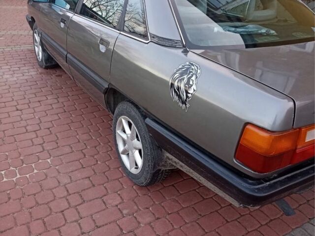 Бежевый Ауди 100, объемом двигателя 2 л и пробегом 350 тыс. км за 1200 $, фото 3 на Automoto.ua