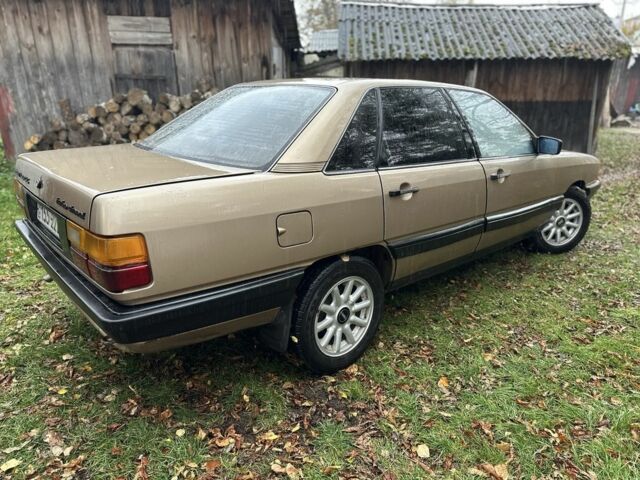 Бежевый Ауди 100, объемом двигателя 2 л и пробегом 300 тыс. км за 850 $, фото 4 на Automoto.ua