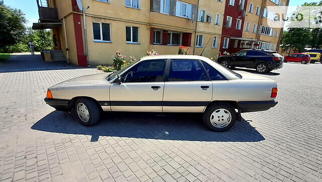 Бежевый Ауди 100, объемом двигателя 1.8 л и пробегом 398 тыс. км за 1690 $, фото 3 на Automoto.ua