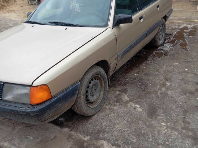 Бежевий Ауді 100, об'ємом двигуна 1.8 л та пробігом 377 тис. км за 1200 $, фото 1 на Automoto.ua