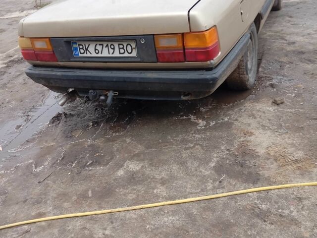 Бежевий Ауді 100, об'ємом двигуна 1.8 л та пробігом 377 тис. км за 1200 $, фото 4 на Automoto.ua