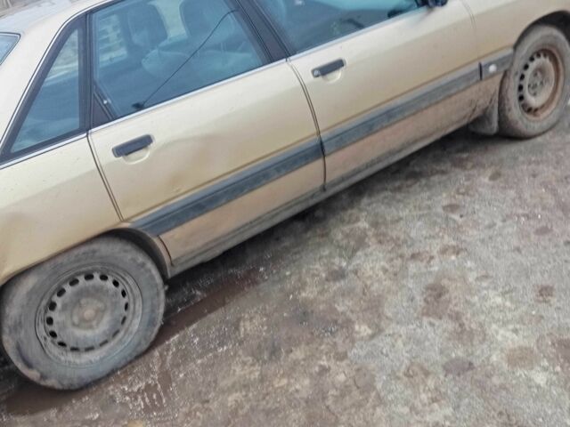 Бежевий Ауді 100, об'ємом двигуна 1.8 л та пробігом 377 тис. км за 1200 $, фото 3 на Automoto.ua