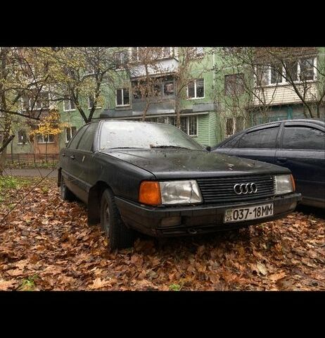 Черный Ауди 100, объемом двигателя 1.8 л и пробегом 400 тыс. км за 1100 $, фото 3 на Automoto.ua
