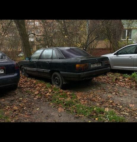 Черный Ауди 100, объемом двигателя 1.8 л и пробегом 400 тыс. км за 1100 $, фото 1 на Automoto.ua