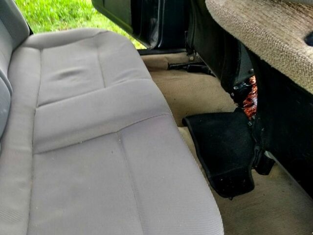 Черный Ауди 100, объемом двигателя 2.2 л и пробегом 185 тыс. км за 1100 $, фото 5 на Automoto.ua