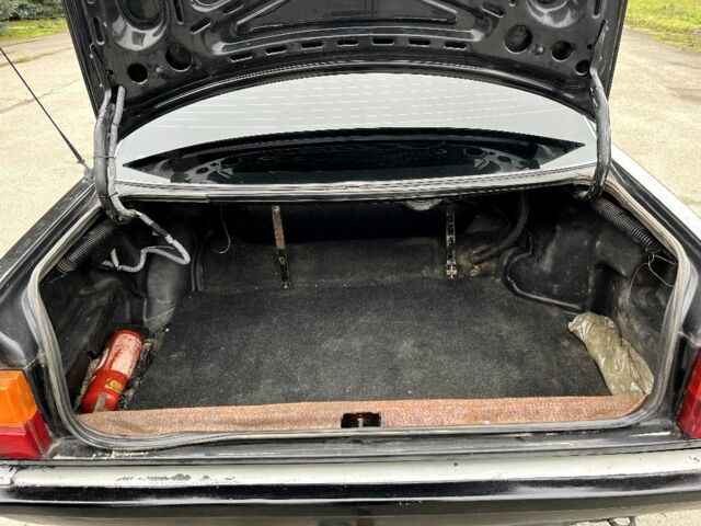 Черный Ауди 100, объемом двигателя 1.8 л и пробегом 384 тыс. км за 1800 $, фото 7 на Automoto.ua