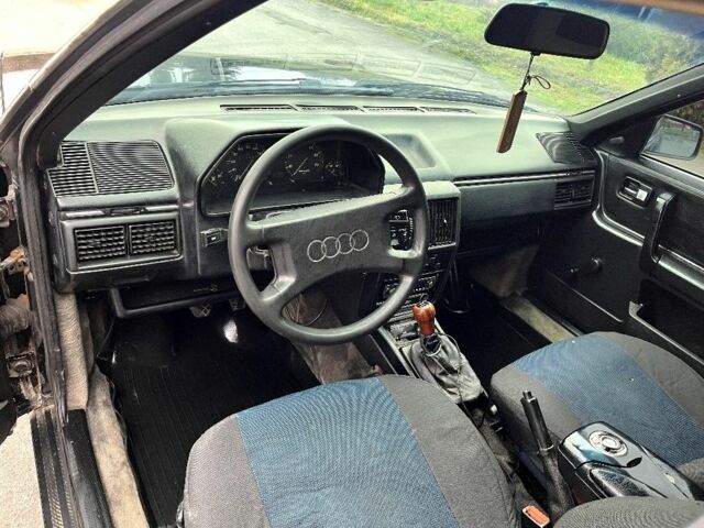 Черный Ауди 100, объемом двигателя 1.8 л и пробегом 384 тыс. км за 1800 $, фото 6 на Automoto.ua
