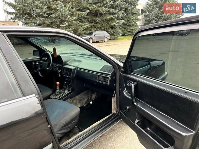 Черный Ауди 100, объемом двигателя 1.8 л и пробегом 384 тыс. км за 1800 $, фото 11 на Automoto.ua