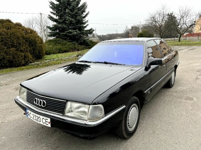 Черный Ауди 100, объемом двигателя 1.8 л и пробегом 384 тыс. км за 1800 $, фото 1 на Automoto.ua
