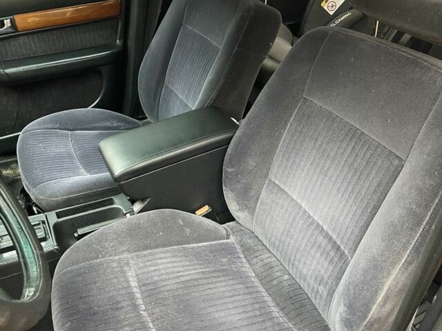 Черный Ауди 100, объемом двигателя 2.8 л и пробегом 496 тыс. км за 2500 $, фото 11 на Automoto.ua