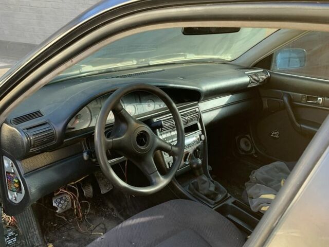 Черный Ауди 100, объемом двигателя 2.3 л и пробегом 258 тыс. км за 1500 $, фото 5 на Automoto.ua