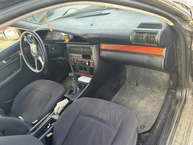 Фіолетовий Ауді 100, об'ємом двигуна 2.6 л та пробігом 300 тис. км за 1250 $, фото 5 на Automoto.ua