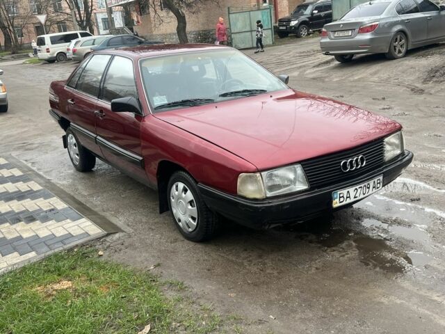 Красный Ауди 100, объемом двигателя 1.9 л и пробегом 200 тыс. км за 697 $, фото 1 на Automoto.ua