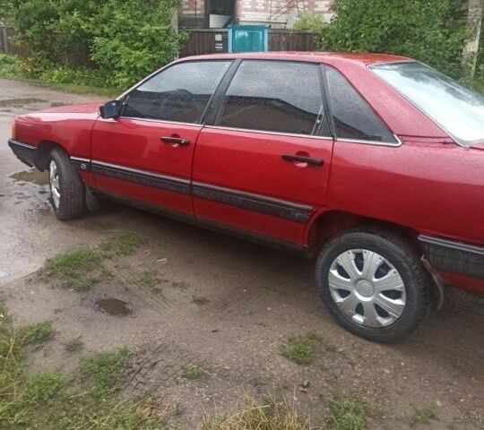 Красный Ауди 100, объемом двигателя 0 л и пробегом 380 тыс. км за 1183 $, фото 2 на Automoto.ua