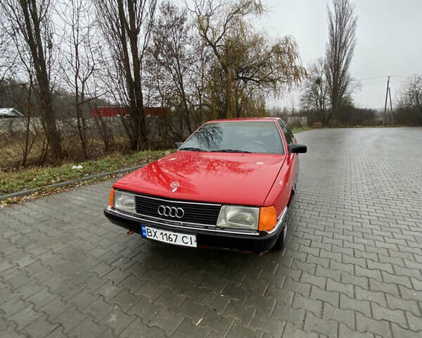 Красный Ауди 100, объемом двигателя 1.8 л и пробегом 185 тыс. км за 899 $, фото 1 на Automoto.ua