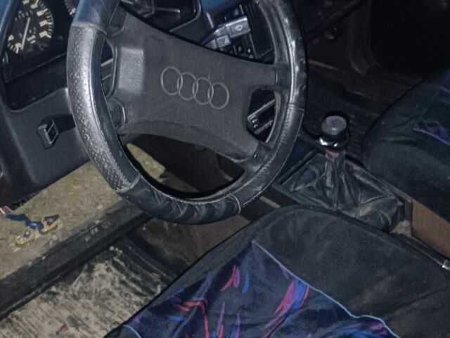 Красный Ауди 100, объемом двигателя 1.8 л и пробегом 350 тыс. км за 1500 $, фото 4 на Automoto.ua