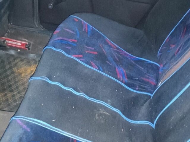 Красный Ауди 100, объемом двигателя 1.8 л и пробегом 350 тыс. км за 1500 $, фото 2 на Automoto.ua