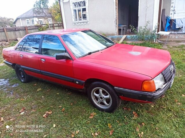 Красный Ауди 100, объемом двигателя 1.8 л и пробегом 300 тыс. км за 1300 $, фото 2 на Automoto.ua