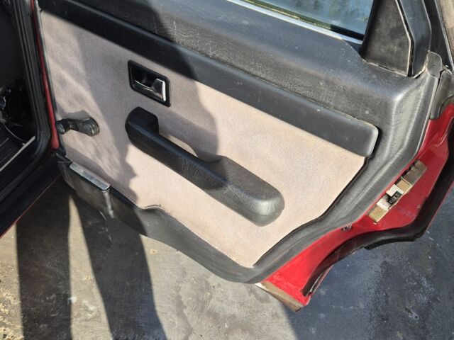 Червоний Ауді 100, об'ємом двигуна 1.8 л та пробігом 285 тис. км за 1699 $, фото 13 на Automoto.ua