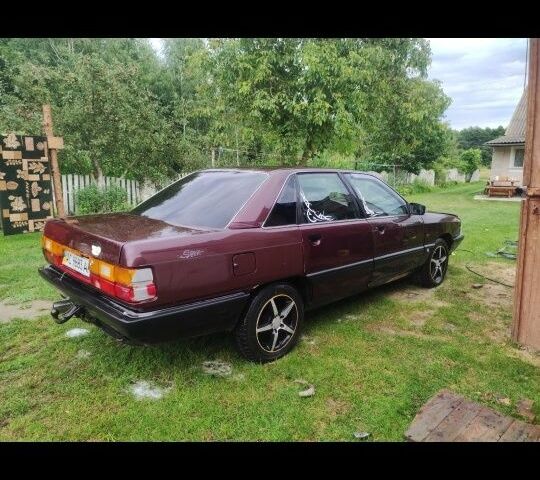 Красный Ауди 100, объемом двигателя 0 л и пробегом 320 тыс. км за 900 $, фото 2 на Automoto.ua