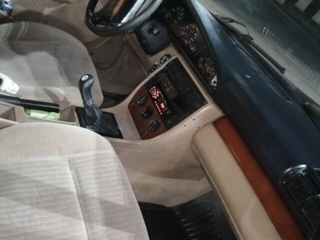 Красный Ауди 100, объемом двигателя 2.3 л и пробегом 270 тыс. км за 2700 $, фото 5 на Automoto.ua