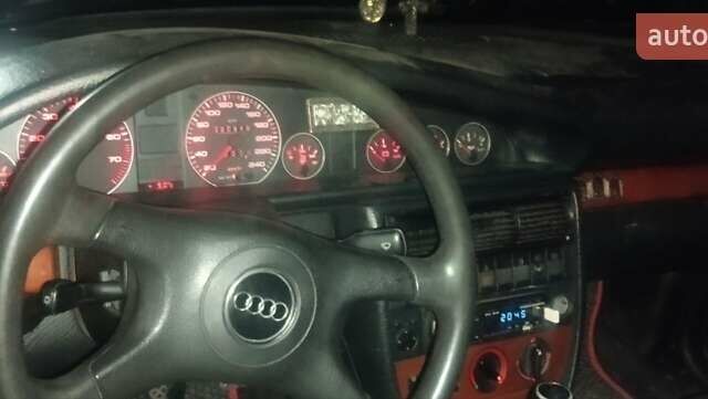 Красный Ауди 100, объемом двигателя 2 л и пробегом 390 тыс. км за 3000 $, фото 1 на Automoto.ua