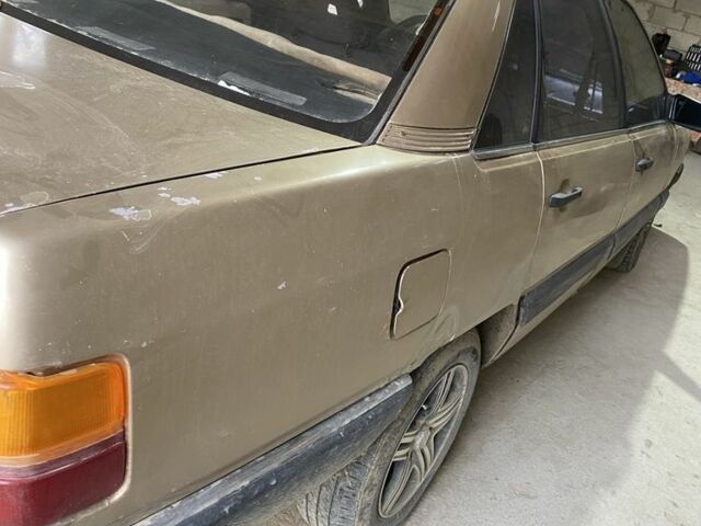 Желтый Ауди 100, объемом двигателя 1.8 л и пробегом 3 тыс. км за 1000 $, фото 4 на Automoto.ua