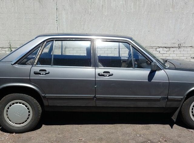 Серый Ауди 100, объемом двигателя 2.2 л и пробегом 354 тыс. км за 1200 $, фото 4 на Automoto.ua