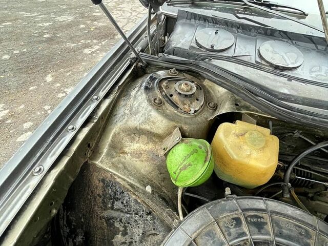 Серый Ауди 100, объемом двигателя 1.8 л и пробегом 338 тыс. км за 1000 $, фото 7 на Automoto.ua