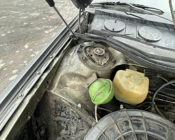 Серый Ауди 100, объемом двигателя 1.8 л и пробегом 338 тыс. км за 1050 $, фото 5 на Automoto.ua