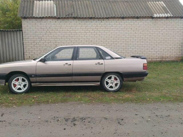 Серый Ауди 100, объемом двигателя 2.2 л и пробегом 400 тыс. км за 3400 $, фото 1 на Automoto.ua