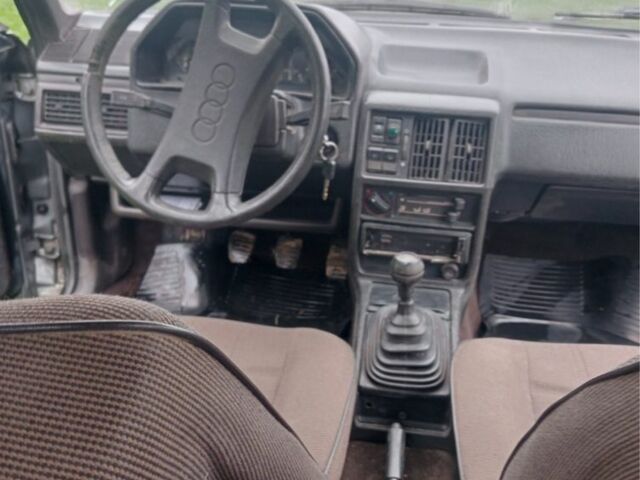 Серый Ауди 100, объемом двигателя 1.8 л и пробегом 306 тыс. км за 800 $, фото 4 на Automoto.ua