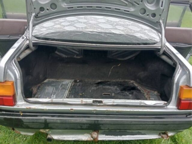 Серый Ауди 100, объемом двигателя 1.8 л и пробегом 306 тыс. км за 800 $, фото 7 на Automoto.ua