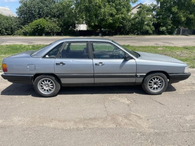 Серый Ауди 100, объемом двигателя 2.1 л и пробегом 300 тыс. км за 979 $, фото 1 на Automoto.ua