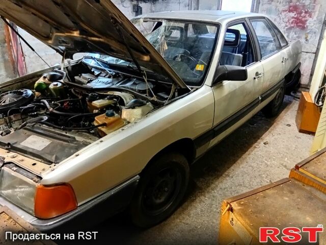 Сірий Ауді 100, об'ємом двигуна 2.3 л та пробігом 300 тис. км за 480 $, фото 4 на Automoto.ua