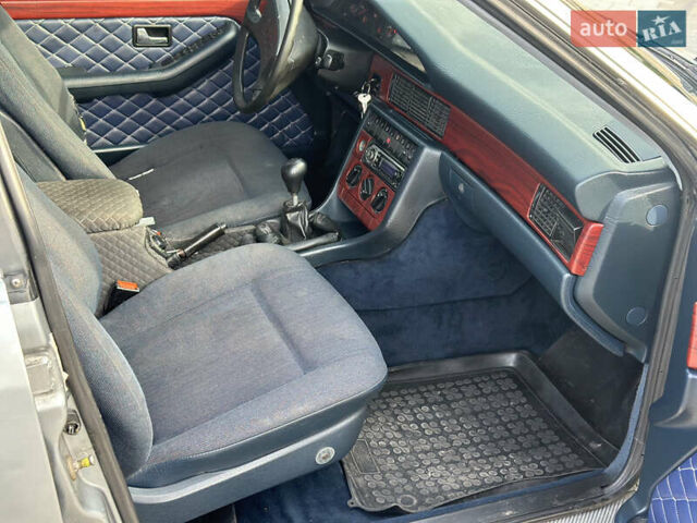 Серый Ауди 100, объемом двигателя 1.8 л и пробегом 380 тыс. км за 1950 $, фото 6 на Automoto.ua