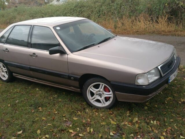 Серый Ауди 100, объемом двигателя 2.2 л и пробегом 400 тыс. км за 3400 $, фото 3 на Automoto.ua