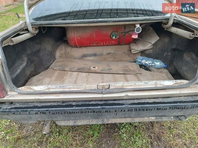 Сірий Ауді 100, об'ємом двигуна 1.8 л та пробігом 365 тис. км за 300 $, фото 4 на Automoto.ua