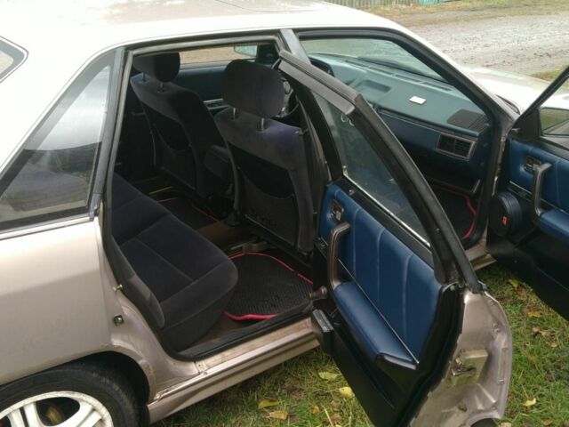 Серый Ауди 100, объемом двигателя 2.2 л и пробегом 400 тыс. км за 3400 $, фото 5 на Automoto.ua