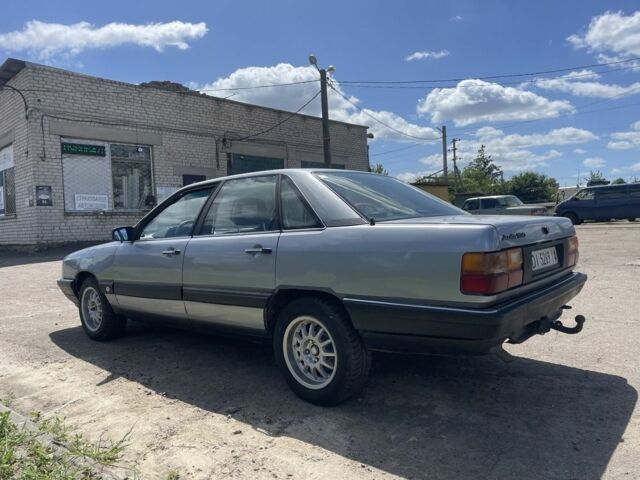 Серый Ауди 100, объемом двигателя 2.1 л и пробегом 300 тыс. км за 979 $, фото 2 на Automoto.ua