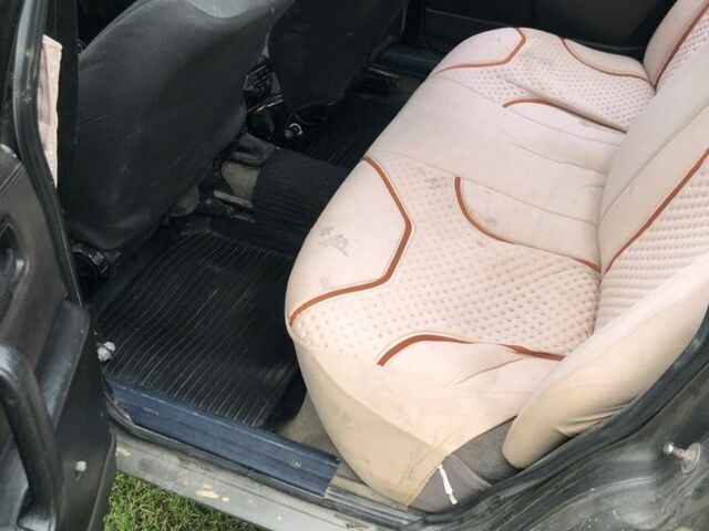 Серый Ауди 100, объемом двигателя 1.8 л и пробегом 3 тыс. км за 1200 $, фото 3 на Automoto.ua