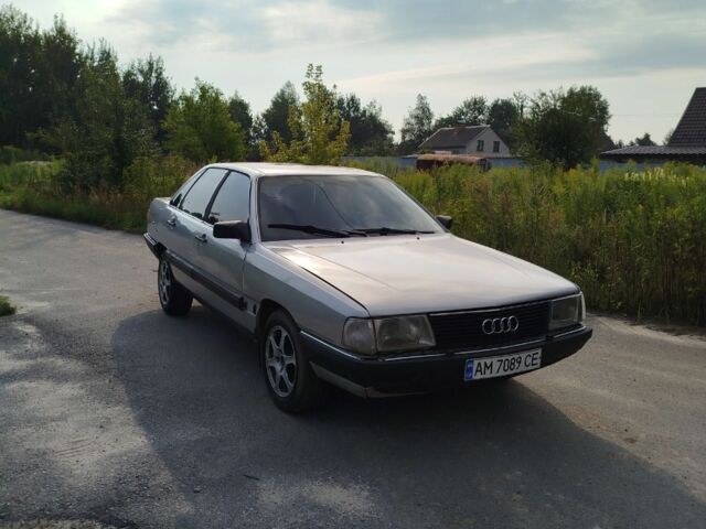 Серый Ауди 100, объемом двигателя 2 л и пробегом 300 тыс. км за 1000 $, фото 3 на Automoto.ua