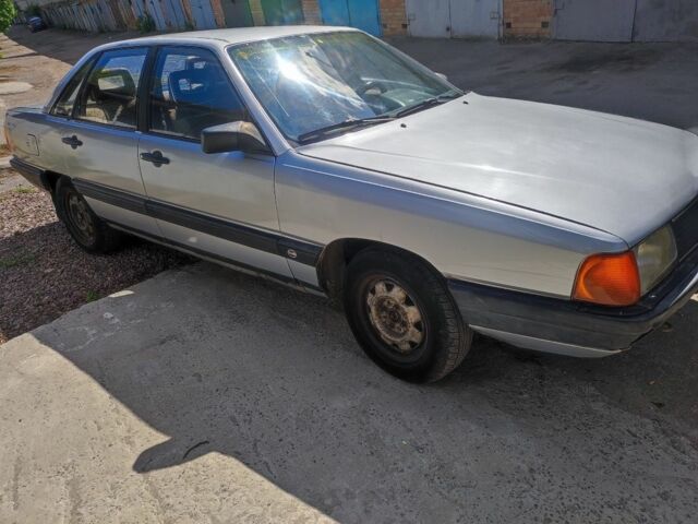 Серый Ауди 100, объемом двигателя 1.8 л и пробегом 370 тыс. км за 1200 $, фото 3 на Automoto.ua